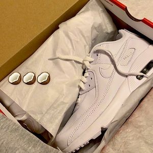 Air Max 90 triple white worn 2 times they didn’t fit:(